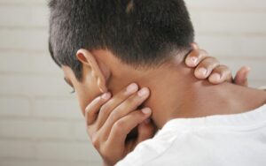 Man holding sore neck